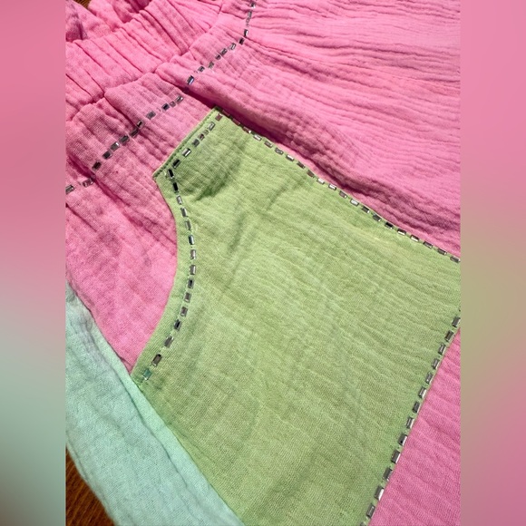 NWT Queen of Sparkles Colorblock Gauze Shorts Size XS - Picture 2 of 4